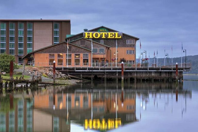 Hotel-Bay-Reflection